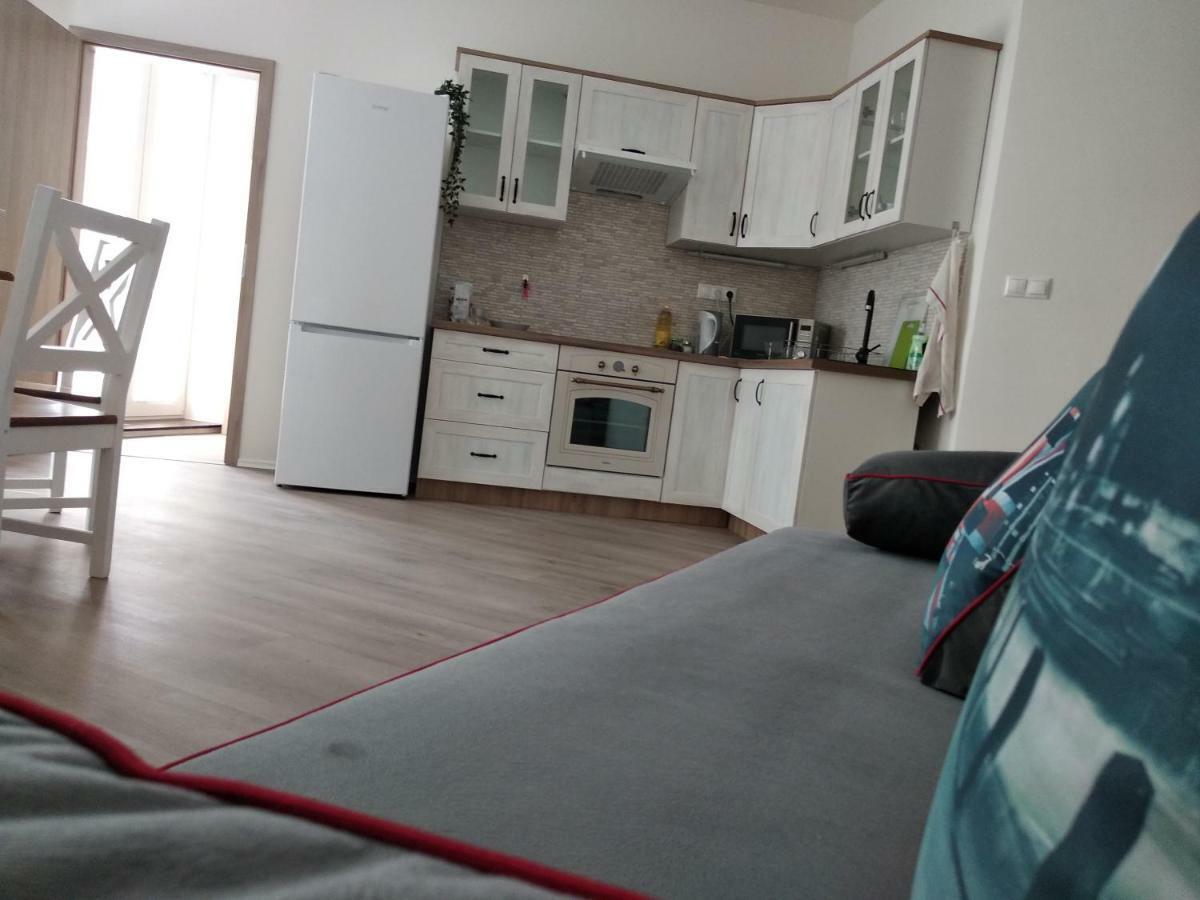 Kate & Jenny Apartments - Cosy Place In The City Center Bratislava Exterior foto
